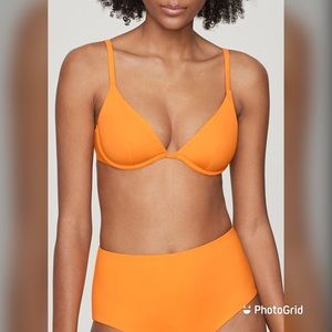 NWT CUUP THE PLUNGE bikini top in nectar size 32 F size 10